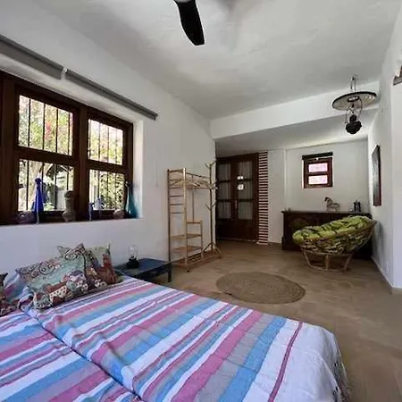 Casa Del Mar En Primera Linea De Playa El Palmar Nyaraló